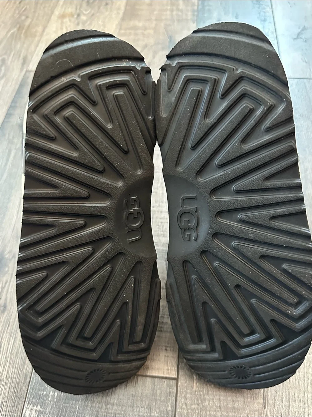 UGG excellent pre